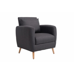 Romantisk fåtölj med bekväm stoppning och eleganta träben