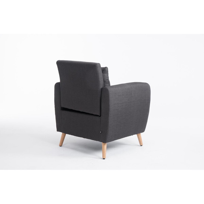 Romantisk fåtölj med bekväm stoppning och eleganta träben