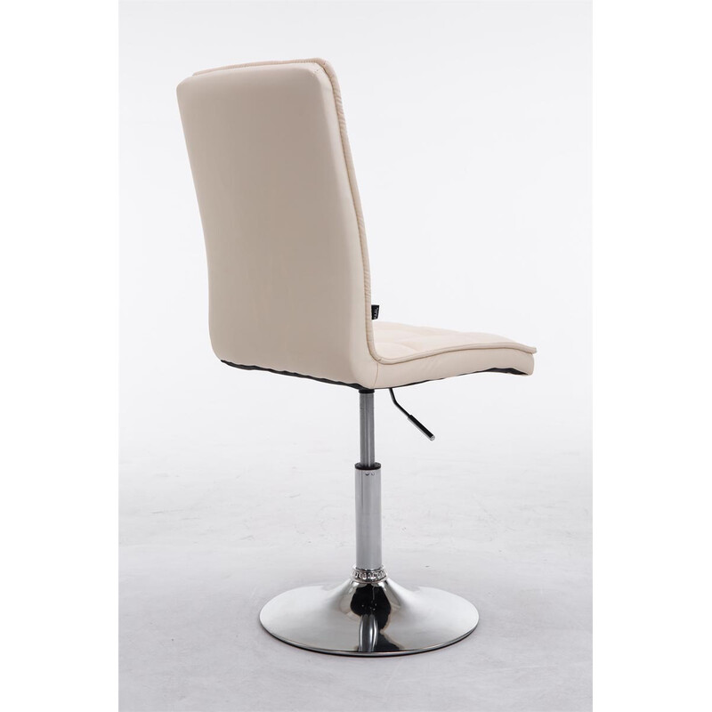 Bekväm och justerbar matstol med stilrent quiltat överdrag