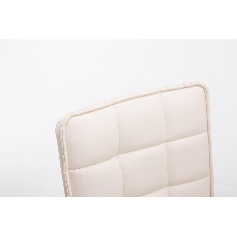 Bekväm och justerbar matstol med stilrent quiltat överdrag