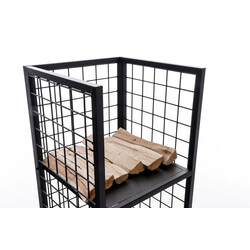 Robust vedställ i svart metall med extra hylla