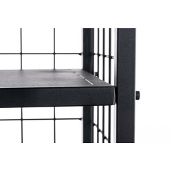 Robust vedställ i svart metall med extra hylla