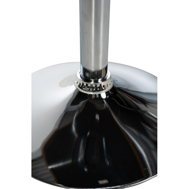 Elegant och bekväm fåtölj i konstläder för moderna hem