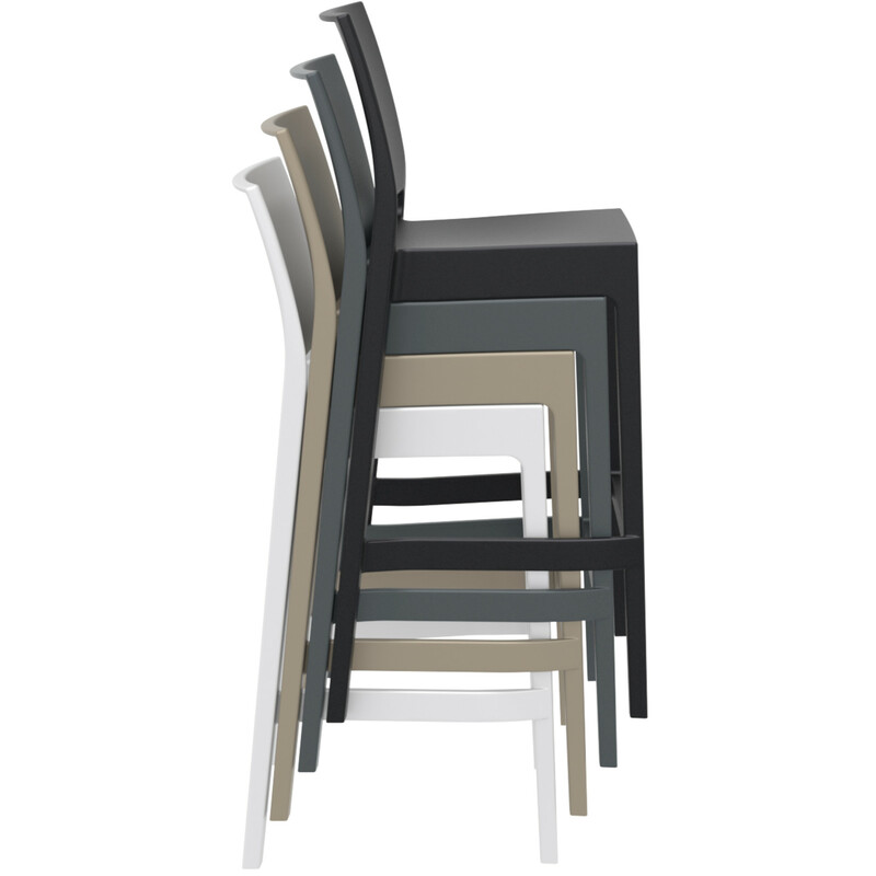 Stapelbar väderbeständig barstol med ryggstöd och fotstöd