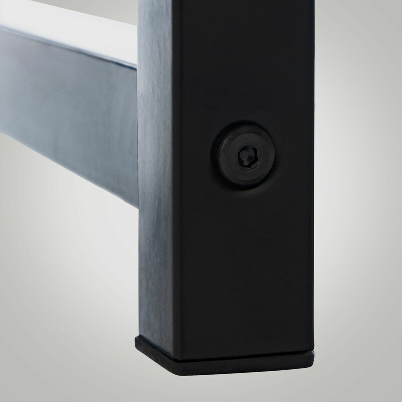 Elegant och praktisk förvaringshylla för dryckeslådor i metall