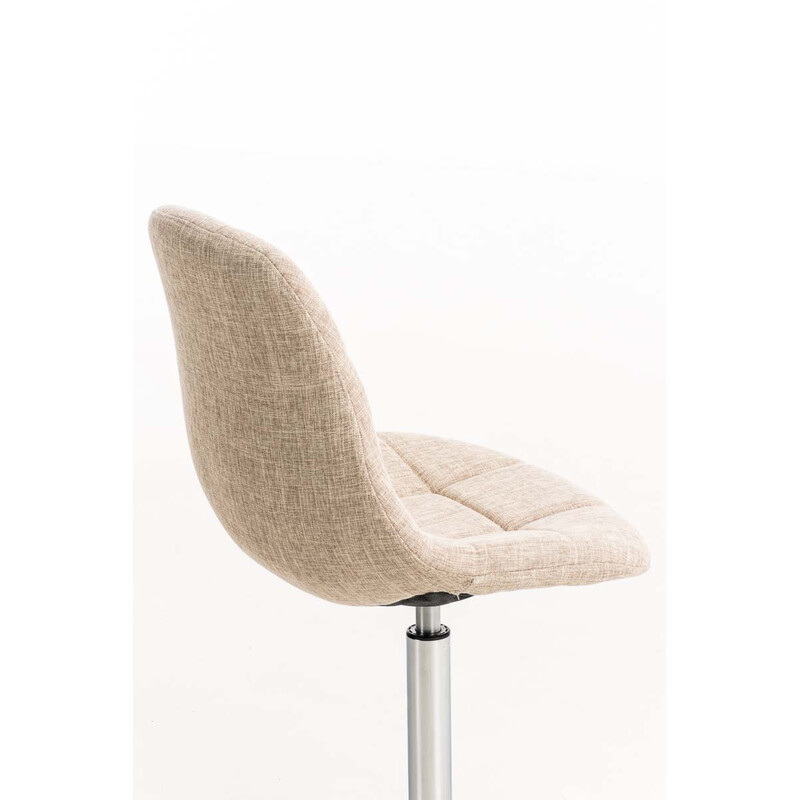 Svängbar matstol med bekväm stoppning och modern design