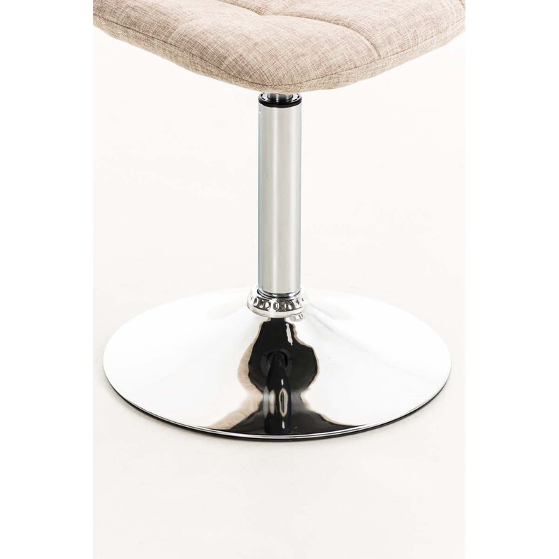 Svängbar matstol med bekväm stoppning och modern design